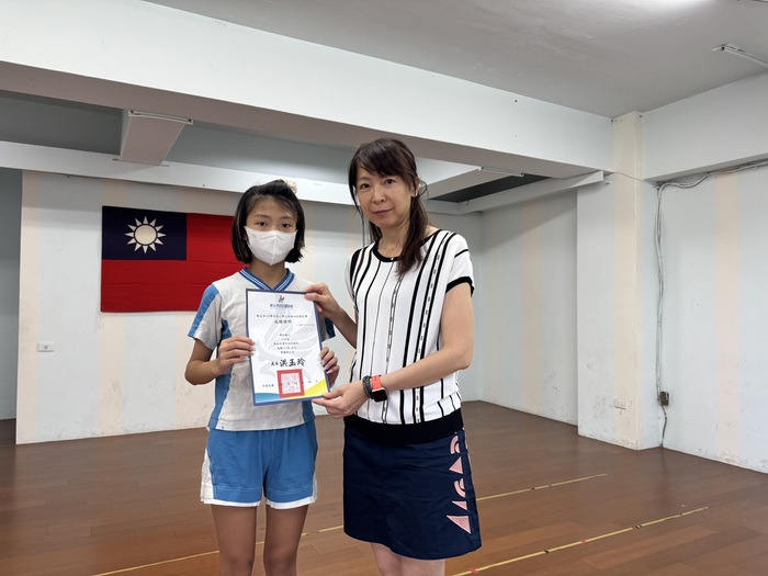 恭喜五年二班丘天辰獲得新北市五年級田徑對抗賽女童丙組跳高第六名圖片